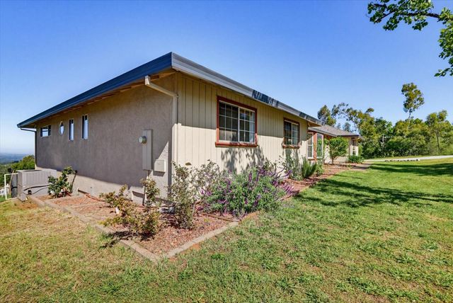 8422 Memory Ln, Auburn, CA 95603