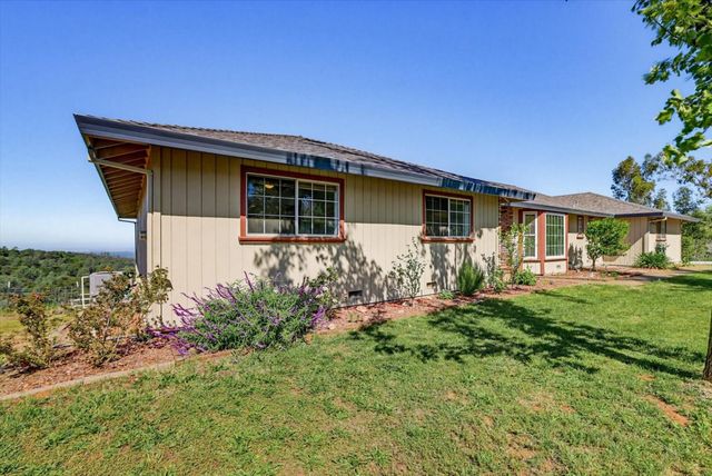 8422 Memory Ln, Auburn, CA 95603