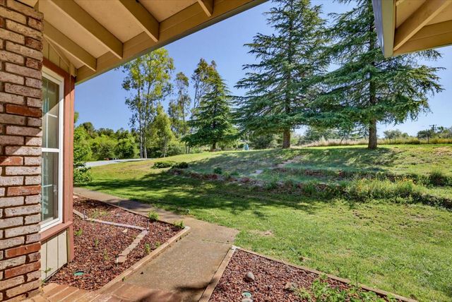 8422 Memory Ln, Auburn, CA 95603