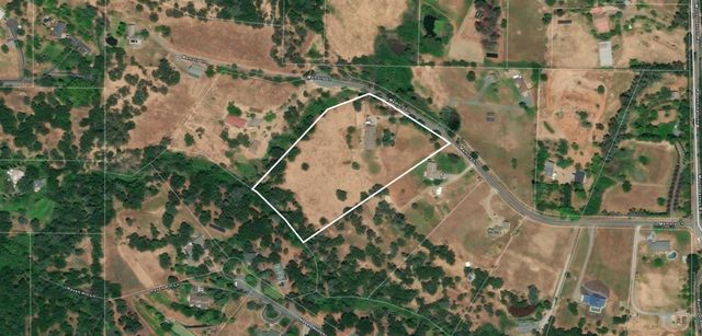 8422 Memory Ln, Auburn, CA 95603