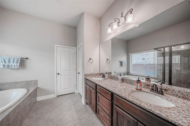 13509 Silent Walk Drive, Pearland, TX 77584