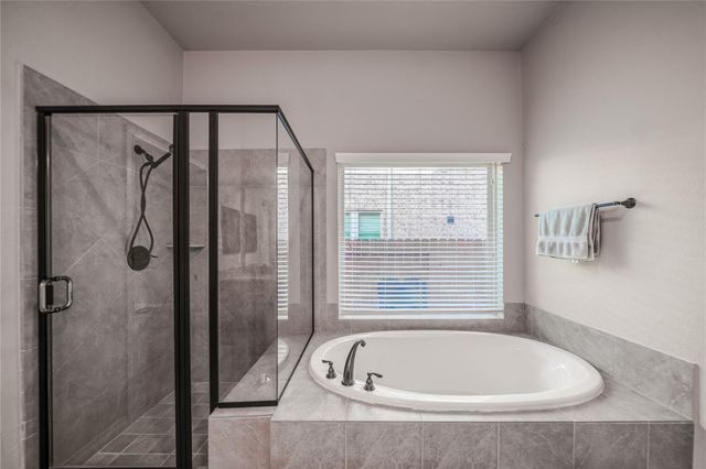 13509 Silent Walk Drive, Pearland, TX 77584