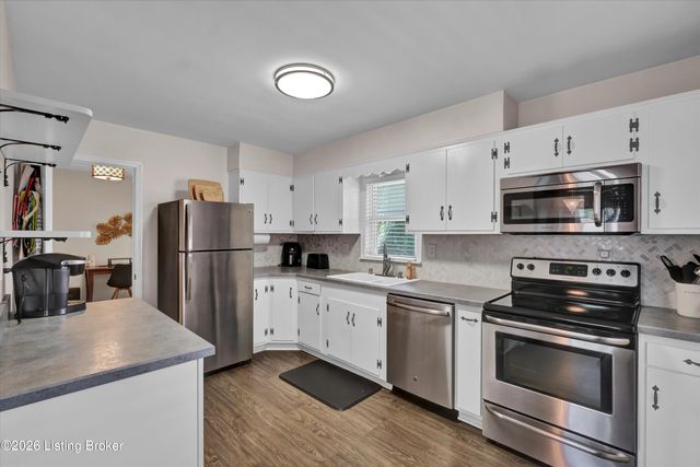 2902 Cambridge Rd, Louisville, KY 40220