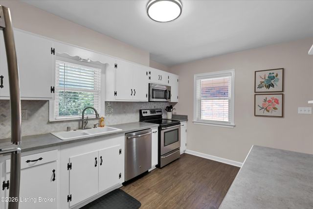 2902 Cambridge Rd, Louisville, KY 40220