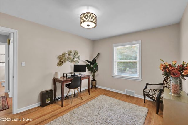 2902 Cambridge Rd, Louisville, KY 40220