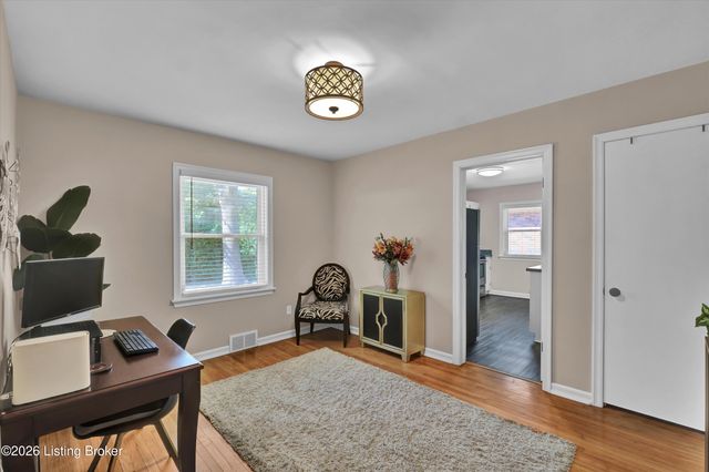 2902 Cambridge Rd, Louisville, KY 40220