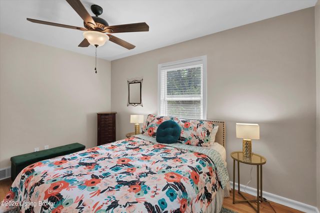 2902 Cambridge Rd, Louisville, KY 40220