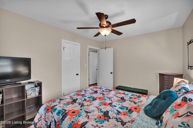 2902 Cambridge Rd, Louisville, KY 40220