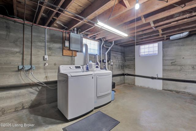 2902 Cambridge Rd, Louisville, KY 40220