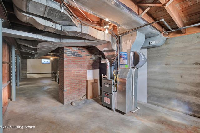 2902 Cambridge Rd, Louisville, KY 40220
