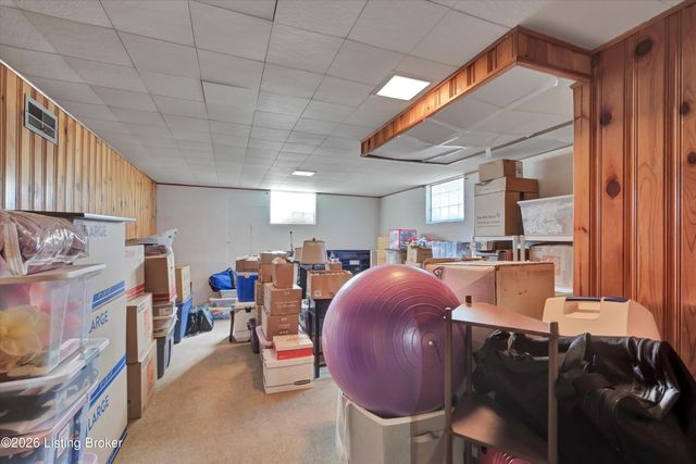 2902 Cambridge Rd, Louisville, KY 40220
