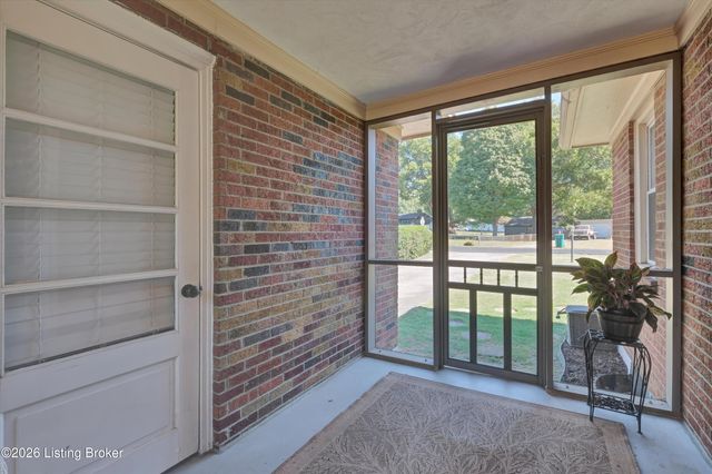 2902 Cambridge Rd, Louisville, KY 40220