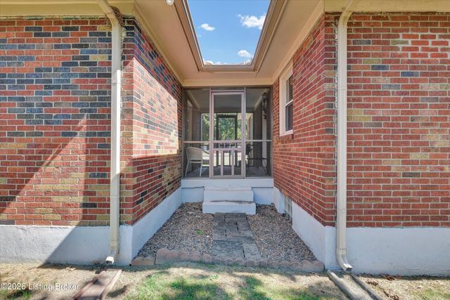 2902 Cambridge Rd, Louisville, KY 40220