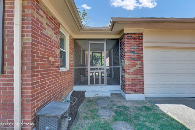 2902 Cambridge Rd, Louisville, KY 40220