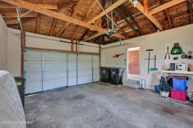2902 Cambridge Rd, Louisville, KY 40220