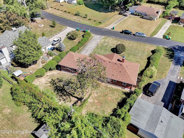 2902 Cambridge Rd, Louisville, KY 40220