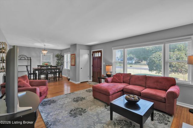 2902 Cambridge Rd, Louisville, KY 40220