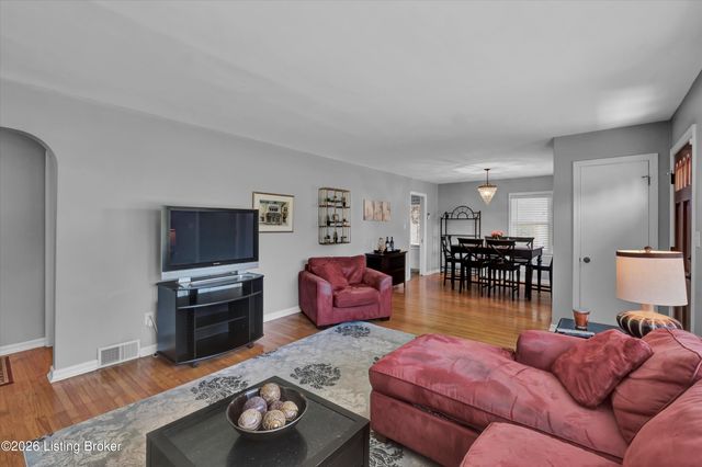 2902 Cambridge Rd, Louisville, KY 40220
