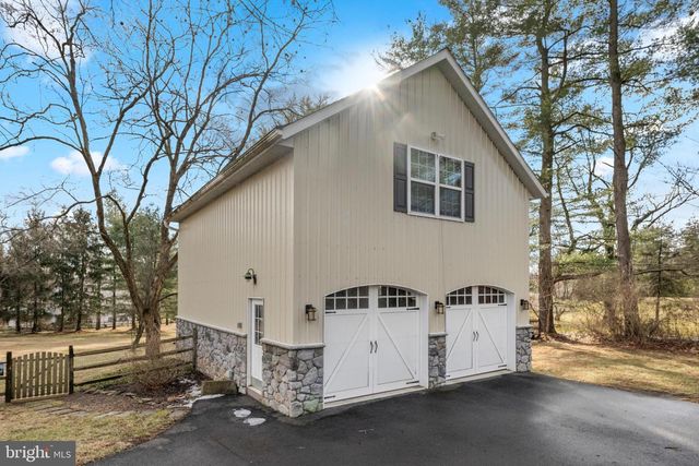 6760 CHAPEL RD, New Hope, PA 18938