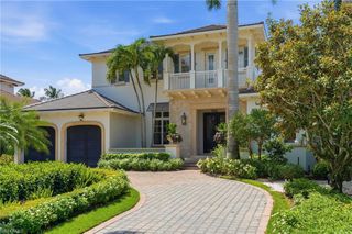 160 16th AVE S, Naples, FL 34102
