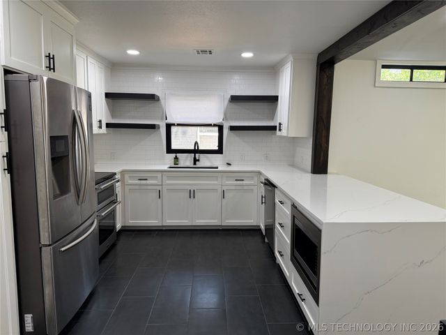 563 S Sandusky Avenue, Tulsa, OK 74112