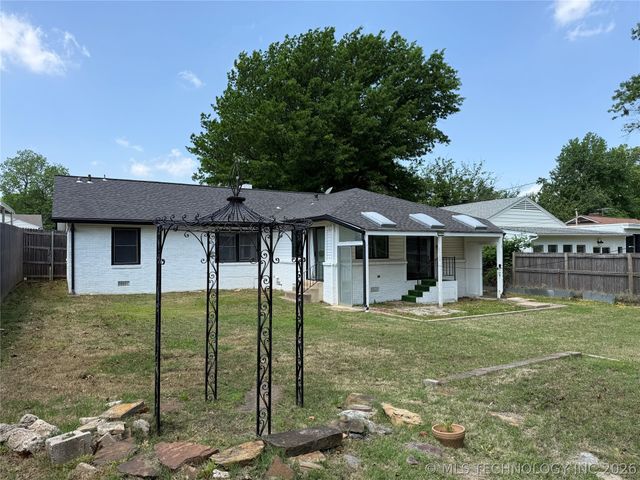 563 S Sandusky Avenue, Tulsa, OK 74112