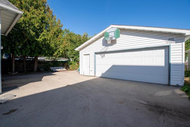 332 W 15TH AVENUE, Oshkosh, WI 54902