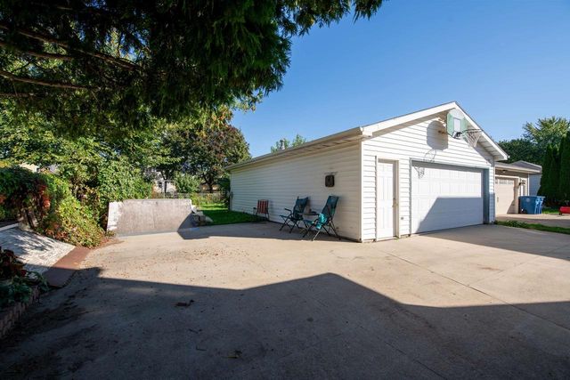 332 W 15TH AVENUE, Oshkosh, WI 54902