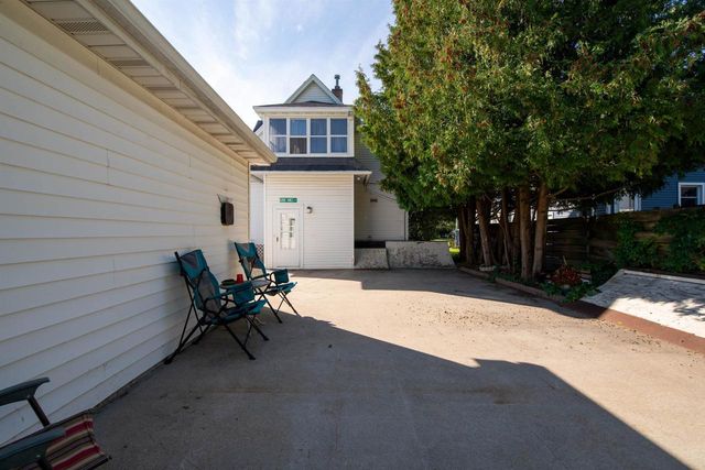332 W 15TH AVENUE, Oshkosh, WI 54902