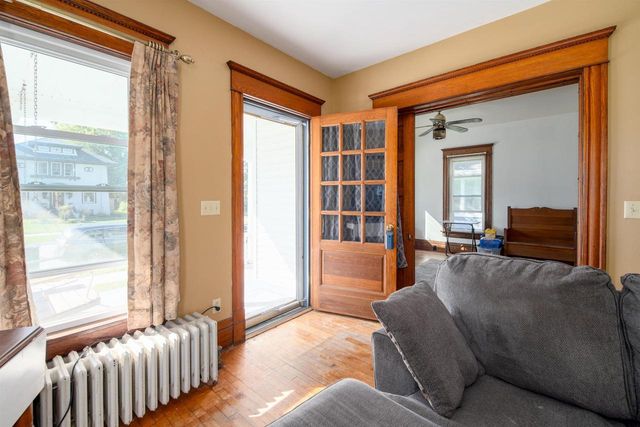 332 W 15TH AVENUE, Oshkosh, WI 54902