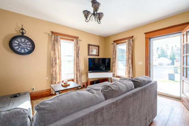 332 W 15TH AVENUE, Oshkosh, WI 54902