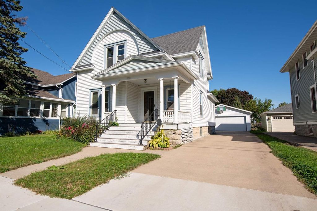 332 W 15TH AVENUE, Oshkosh, WI 54902