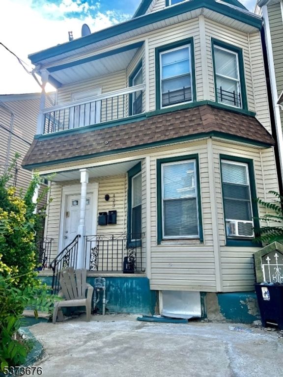 423 River St, Paterson City, NJ 07524