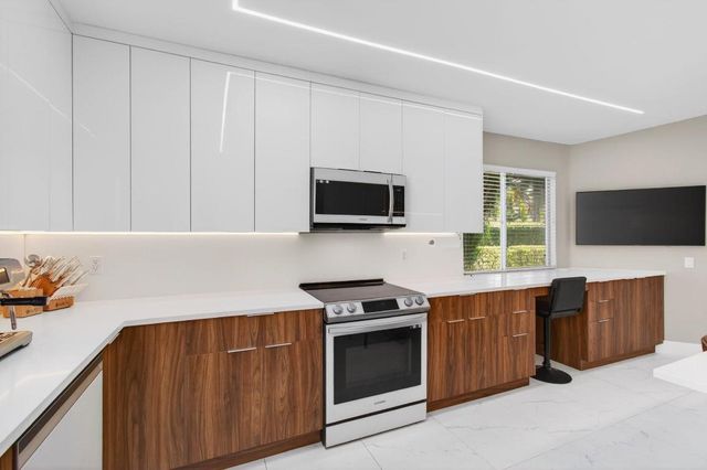 6766 Via Regina, Boca Raton, FL 33433