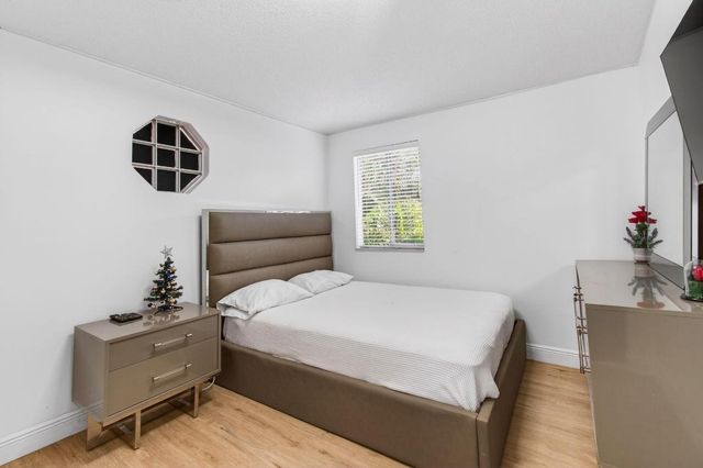 6766 Via Regina, Boca Raton, FL 33433