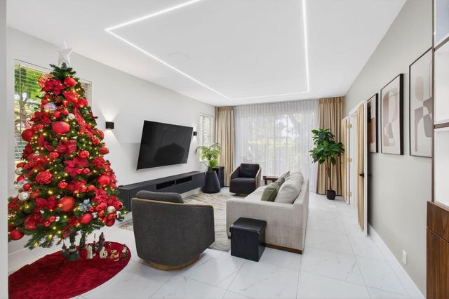 6766 Via Regina, Boca Raton, FL 33433