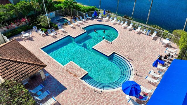 6766 Via Regina, Boca Raton, FL 33433