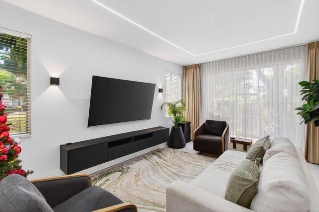 6766 Via Regina, Boca Raton, FL 33433