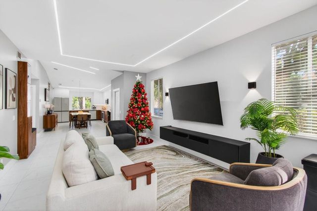 6766 Via Regina, Boca Raton, FL 33433