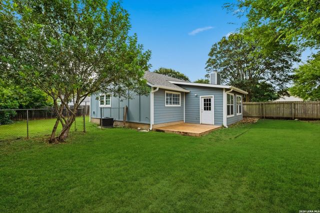 110 LEHMANN ST, Boerne, TX 78006