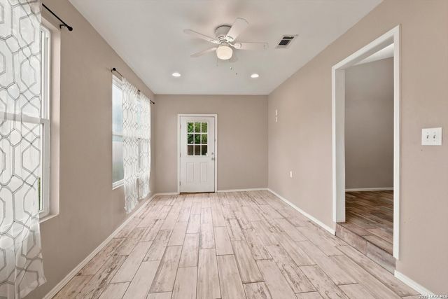 110 LEHMANN ST, Boerne, TX 78006