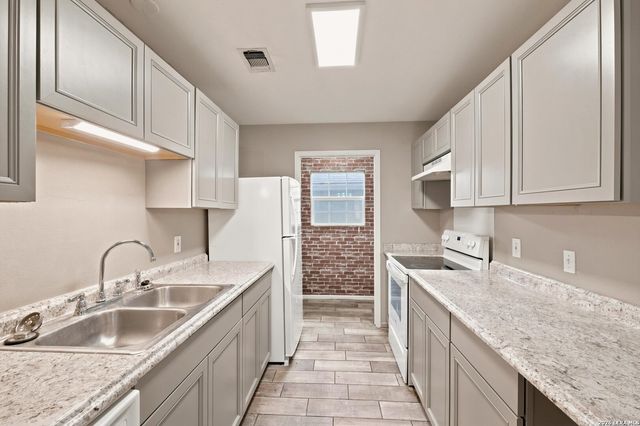110 LEHMANN ST, Boerne, TX 78006