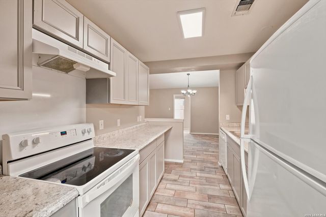 110 LEHMANN ST, Boerne, TX 78006