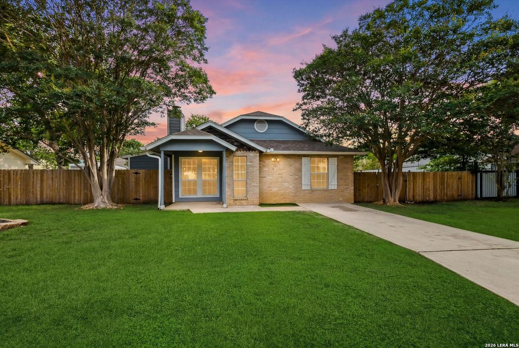 110 LEHMANN ST, Boerne, TX 78006