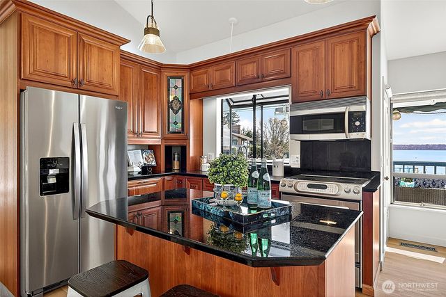 21550 1st Court S, Normandy Park, WA 98198