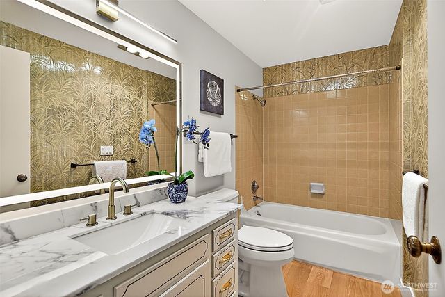 21550 1st Court S, Normandy Park, WA 98198