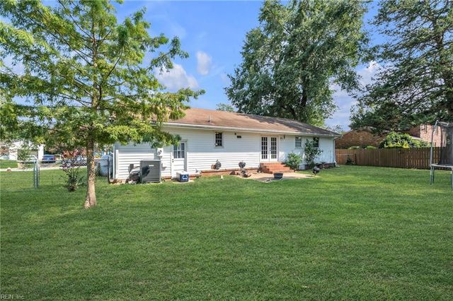 24 Sandra DR, Newport News, VA 23608