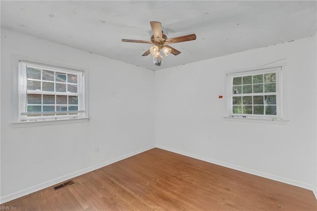 24 Sandra DR, Newport News, VA 23608