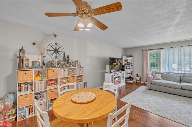 24 Sandra DR, Newport News, VA 23608