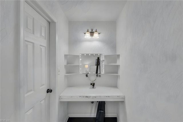 24 Sandra DR, Newport News, VA 23608